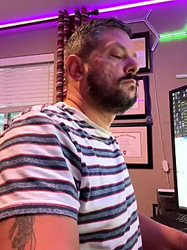 Snapshot of boytoyfrindles chatting on 10-24-25, 06:04 boytoyfrindles online show from 10-24-25, 06:04