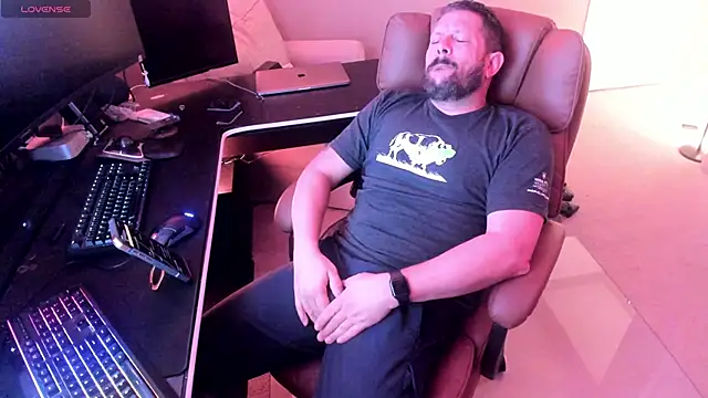 Snapshot of boytoyfrindles chatting on 03-02-26, 11:39 boytoyfrindles online show from 03-02-26, 11:39