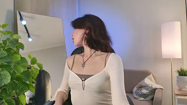 Snapshot of Niky__Jess chatting on 10-13-25, 02:39 Niky Jess online show from 10-13-25, 02:39