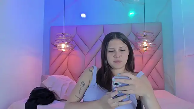 Snapshot of AngelaaCute_ chatting on 06-22-26, 12:02 AngelaaCute online show from 06-22-26, 12:02