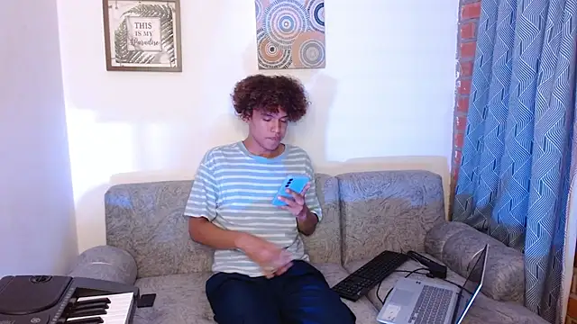 Snapshot of nickolas_moon chatting on 01-16-25, 03:34 nickolas moon online show from 01-16-25, 03:34