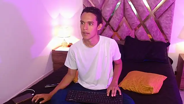 Snapshot of nickolas_moon chatting on 09-11-25, 03:01 nickolas moon online show from 09-11-25, 03:01