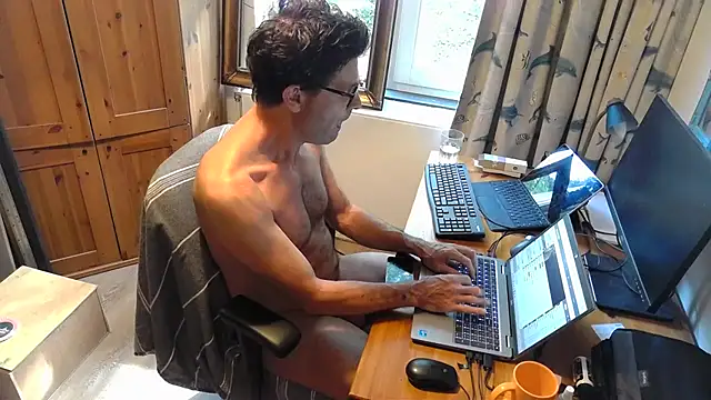 Snapshot of RolfS chatting on 07-19-26, 07:34 RolfS online show from 07-19-26, 07:34