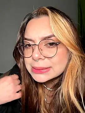 NatyOlson online show from 10-26-25, 03:01