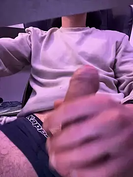 Snapshot of Onlymydick69 chatting on 12-02-24, 03:03 Onlymydick69 online show from 12-02-24, 03:03