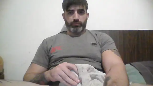 Snapshot of ozzypsico13 chatting on 06-24-26, 02:43 ozzypsico13 online show from 06-24-26, 02:43