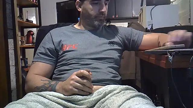 Snapshot of ozzypsico13 chatting on 07-28-26, 10:09 ozzypsico13 online show from 07-28-26, 10:09