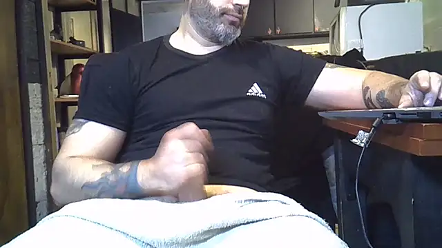 Snapshot of ozzypsico13 chatting on 08-01-26, 03:22 ozzypsico13 online show from 08-01-26, 03:22