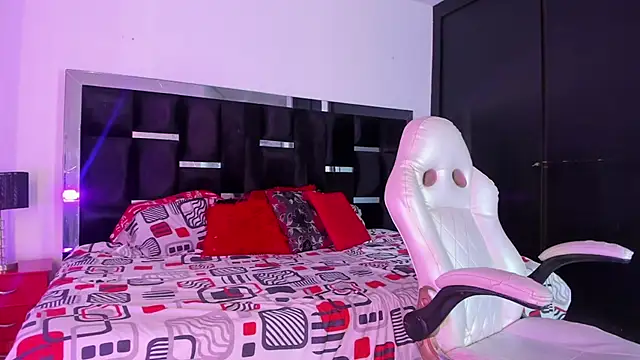 Tasha Sant online show from 11-25-25, 08:20