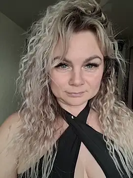 Snapshot of candy_queeen chatting on 02-27-26, 10:04 candy queeen online show from 02-27-26, 10:04