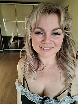 Snapshot of candy_queeen chatting on 03-05-26, 10:55 candy queeen online show from 03-05-26, 10:55