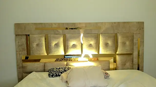Snapshot of Ari_sunshine_ chatting on 10-03-25, 06:10 Ari sunshine online show from 10-03-25, 06:10