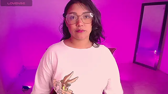 Snapshot of DIANEE_01 chatting on 10-14-25, 11:49 DIANEE 01 online show from 10-14-25, 11:49