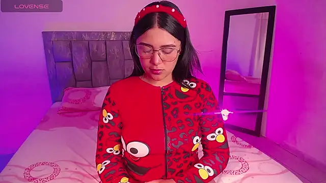 Snapshot of DIANEE_01 chatting on 11-04-25, 10:09 DIANEE 01 online show from 11-04-25, 10:09