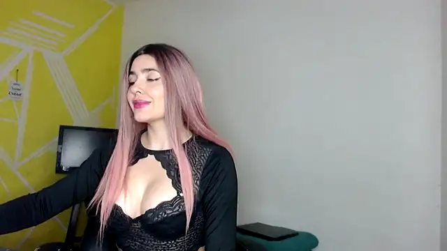 Snapshot of Nikolle_Rouss chatting on 12-24-24, 05:34 Nikolle Rouss online show from 12-24-24, 05:34