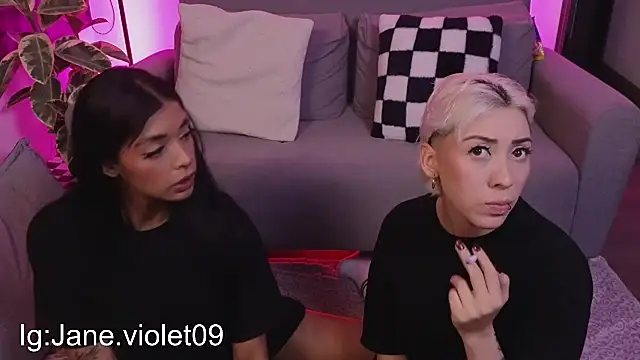 Snapshot of jane_hart_ chatting on 10-17-25, 01:09 jane hart online show from 10-17-25, 01:09