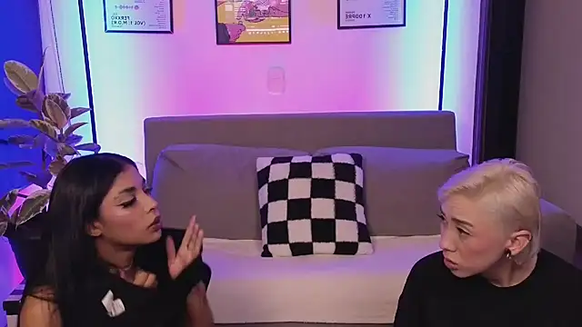 Snapshot of jane_hart_ chatting on 11-26-25, 12:00 jane hart online show from 11-26-25, 12:00