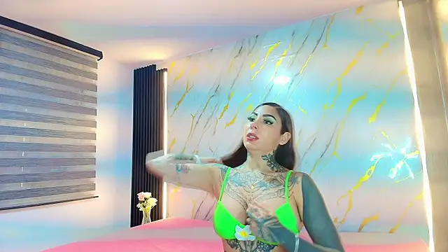 Snapshot of EmiliMontero chatting on 06-29-26, 01:01 EmiliMontero online show from 06-29-26, 01:01