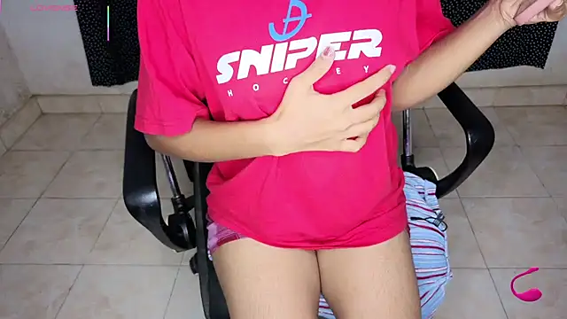 Snapshot of Liyana_Babe chatting on 05-27-26, 05:32 Liyana Babe online show from 05-27-26, 05:32