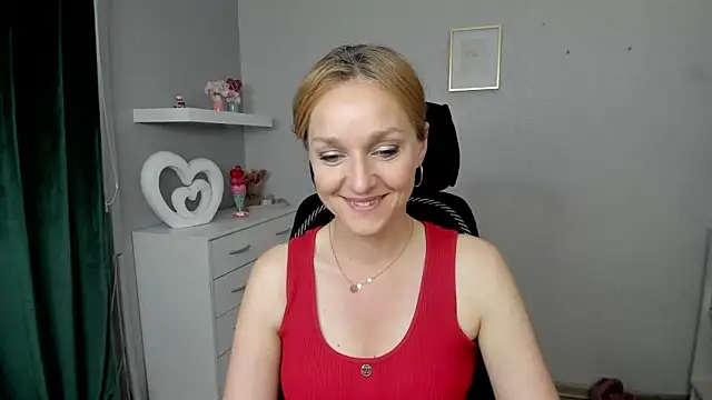 Snapshot of AliciaDesire chatting on 05-21-26, 05:42 AliciaDesire online show from 05-21-26, 05:42