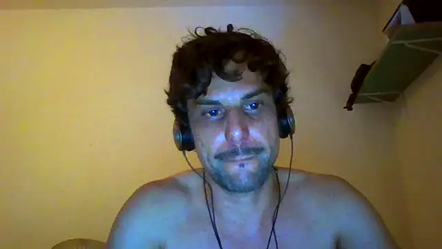 Snapshot of couplemilk chatting on 02-14-26, 01:19 couplemilk online show from 02-14-26, 01:19