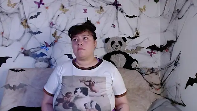 Snapshot of LennaTurnerr chatting on 10-08-25, 07:44 LennaTurnerr online show from 10-08-25, 07:44