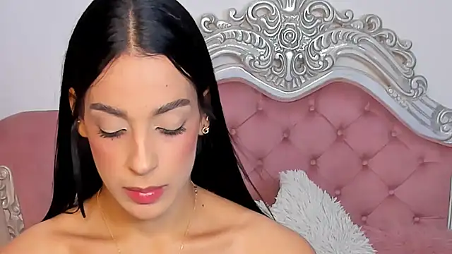 Snapshot of AngelineConnor chatting on 02-13-25, 01:40 AngelineConnor online show from 02-13-25, 01:40