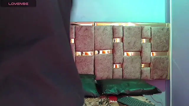 Snapshot of ling_ling24 chatting on 01-20-25, 04:21 ling ling24 online show from 01-20-25, 04:21