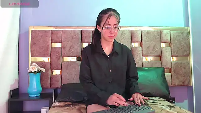 Snapshot of ling_ling24 chatting on 01-20-25, 07:25 ling ling24 online show from 01-20-25, 07:25