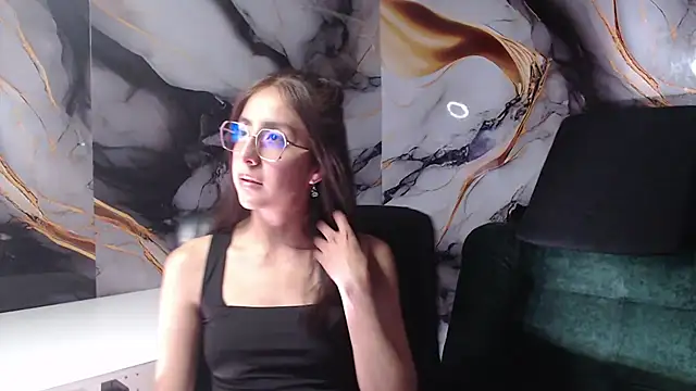 Snapshot of ling_ling24 chatting on 03-14-25, 03:59 ling ling24 online show from 03-14-25, 03:59