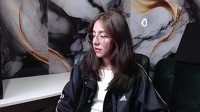 Snapshot of ling_ling24 chatting on 03-21-25, 03:33 ling ling24 online show from 03-21-25, 03:33