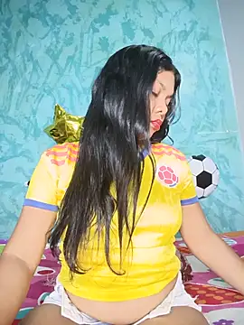 DIORA Latina online show from 06-19-26, 03:22