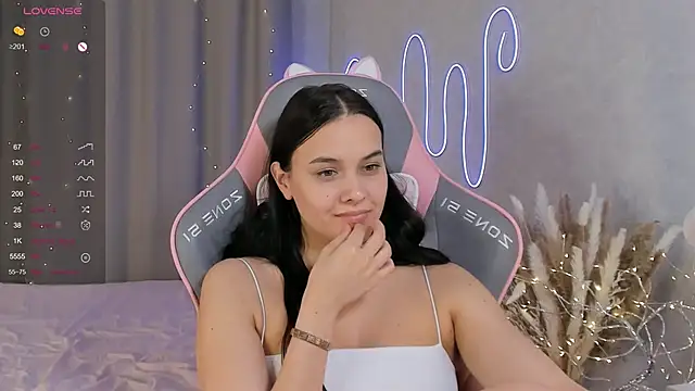 Snapshot of _Sweetie_ chatting on 02-20-25, 04:57  Sweetie  online show from 02-20-25, 04:57