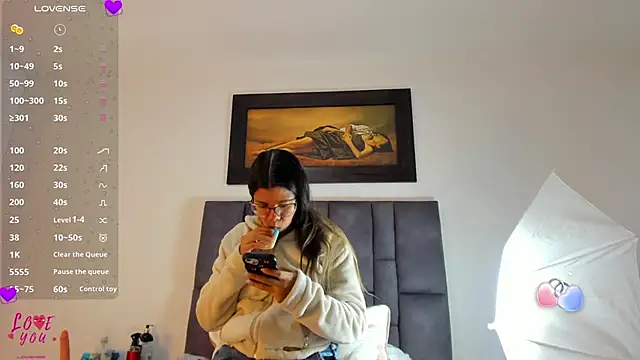 Vahiolet smith online show from 04-10-26, 03:12