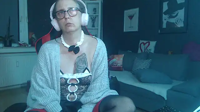 Snapshot of EiskalterEngel74 chatting on 12-07-24, 10:50 EiskalterEngel74 online show from 12-07-24, 10:50