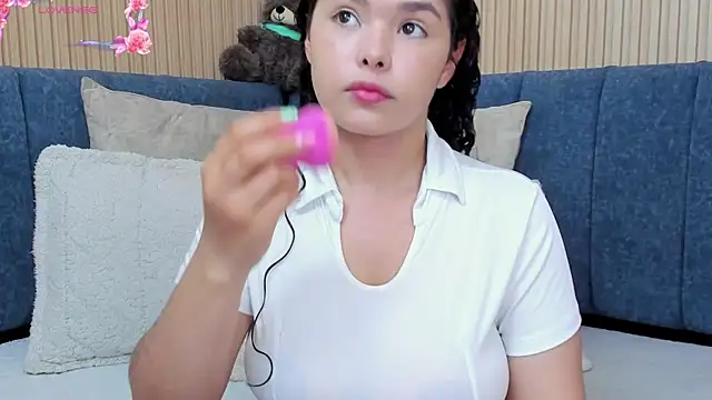 Snapshot of angeline_teen chatting on 10-27-25, 12:31 angeline teen online show from 10-27-25, 12:31