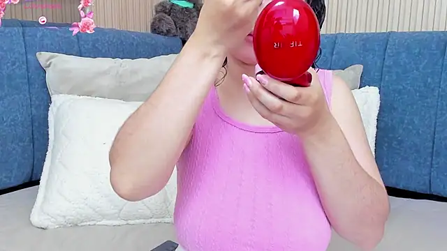 Snapshot of angeline_teen chatting on 11-13-25, 12:15 angeline teen online show from 11-13-25, 12:15