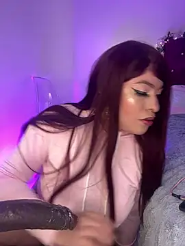 Snapshot of Colors-xx chatting on 06-17-26, 12:24 Colors-xx online show from 06-17-26, 12:24