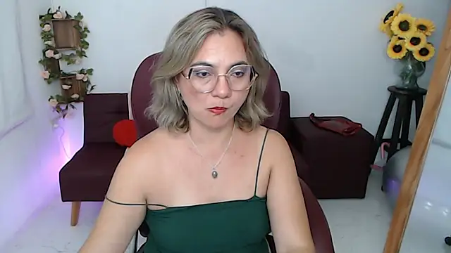 Ghada milf online show from 05-25-26, 11:00