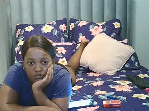 Snapshot of Amberbela chatting on 02-15-25, 03:52 Amberbela online show from 02-15-25, 03:52