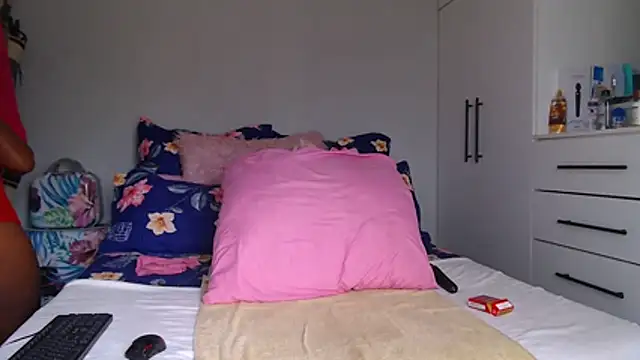 Snapshot of Amberbela chatting on 11-28-25, 02:42 Amberbela online show from 11-28-25, 02:42