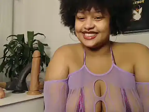 Snapshot of TheeVixxxen chatting on 01-08-25, 12:05 TheeVixxxen online show from 01-08-25, 12:05