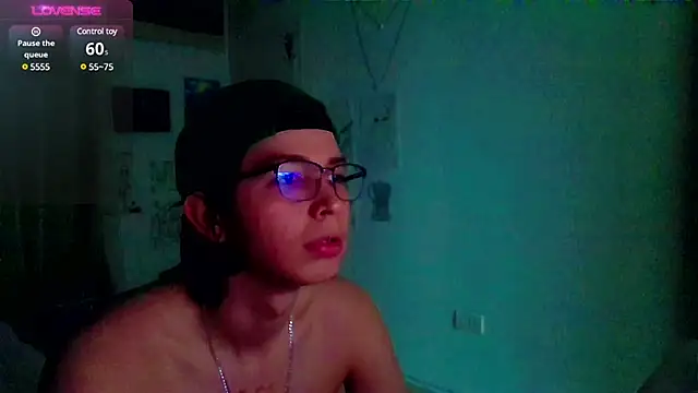 Snapshot of Andy_gray chatting on 02-08-25, 11:01 Andy gray online show from 02-08-25, 11:01