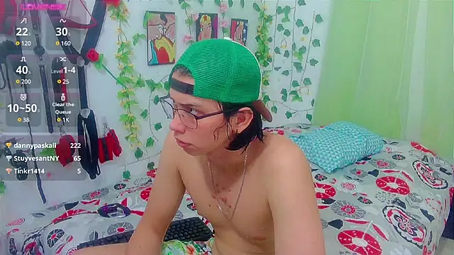 Snapshot of Andy_gray chatting on 02-13-25, 07:31 Andy gray online show from 02-13-25, 07:31