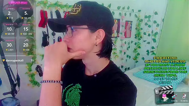 Snapshot of Andy_gray chatting on 03-10-25, 06:12 Andy gray online show from 03-10-25, 06:12