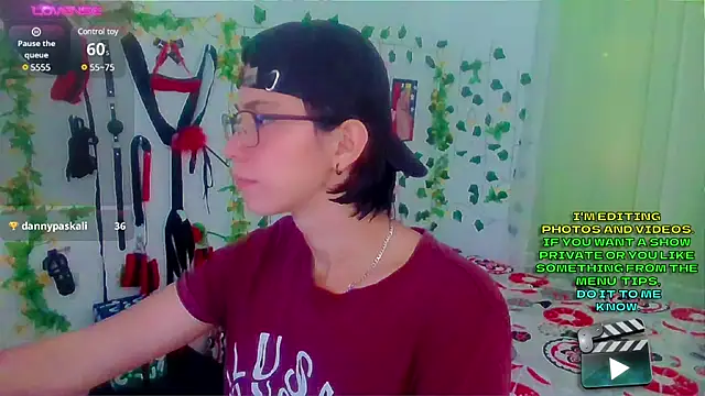 Snapshot of Andy_gray chatting on 03-17-25, 03:29 Andy gray online show from 03-17-25, 03:29