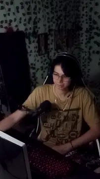 Snapshot of Andy_gray chatting on 09-09-25, 01:38 Andy gray online show from 09-09-25, 01:38