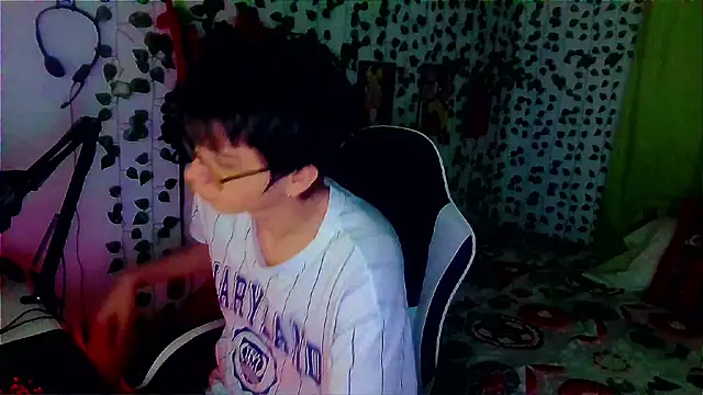 Snapshot of Andy_gray chatting on 01-07-26, 11:34 Andy gray online show from 01-07-26, 11:34