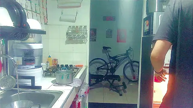 Snapshot of Andy_gray chatting on 02-04-26, 11:05 Andy gray online show from 02-04-26, 11:05