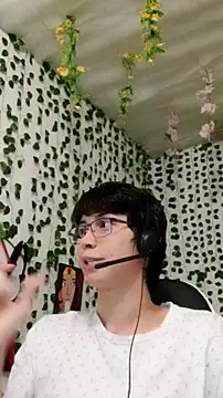 Snapshot of Andy_gray chatting on 02-04-26, 11:42 Andy gray online show from 02-04-26, 11:42